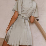 Damen Minikleid Solides Satin-Kleid mit Knoten vorne