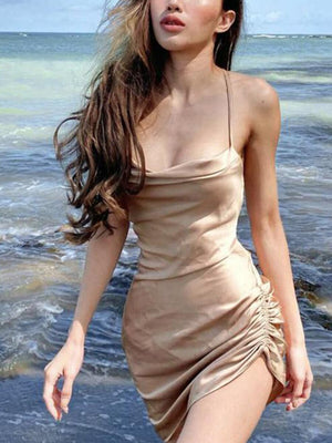 Elegantes Slim-Fit-Kleid mit Hosenträger aus Satin