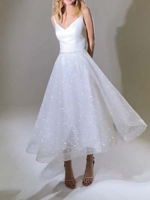 Mittellanges weißes Kleid mit glitzernden Hosenträgern Temperament