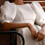 Vestido blanco con diseño de espalda hueca