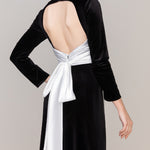 Hellbeiges Mini-Partykleid mit drapiertem Ausschnitt und tiefem Rückenausschnitt